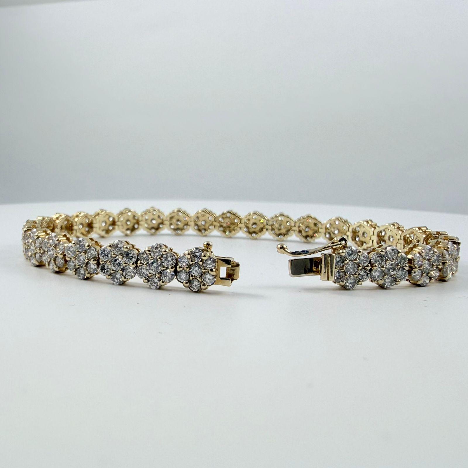 Pulsera de tenis con diamantes en racimo de 8,01 quilates en oro amarillo de 14 quilates en venta 3