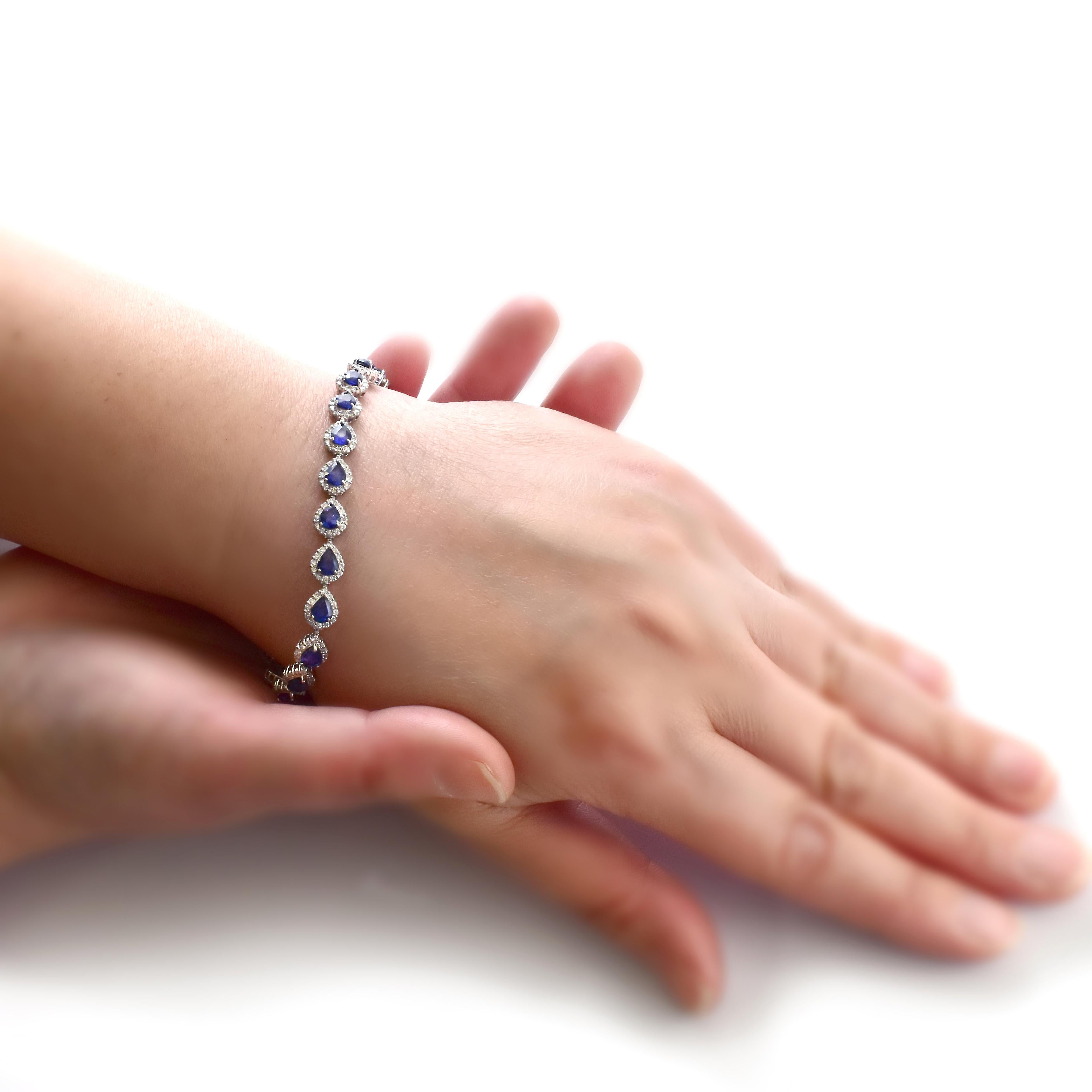 Pulsera de tenis de zafiro azul real y diamantes de 8.01 quilates fabricada en platino en Nuevo estado para la venta en Tokyo, JP