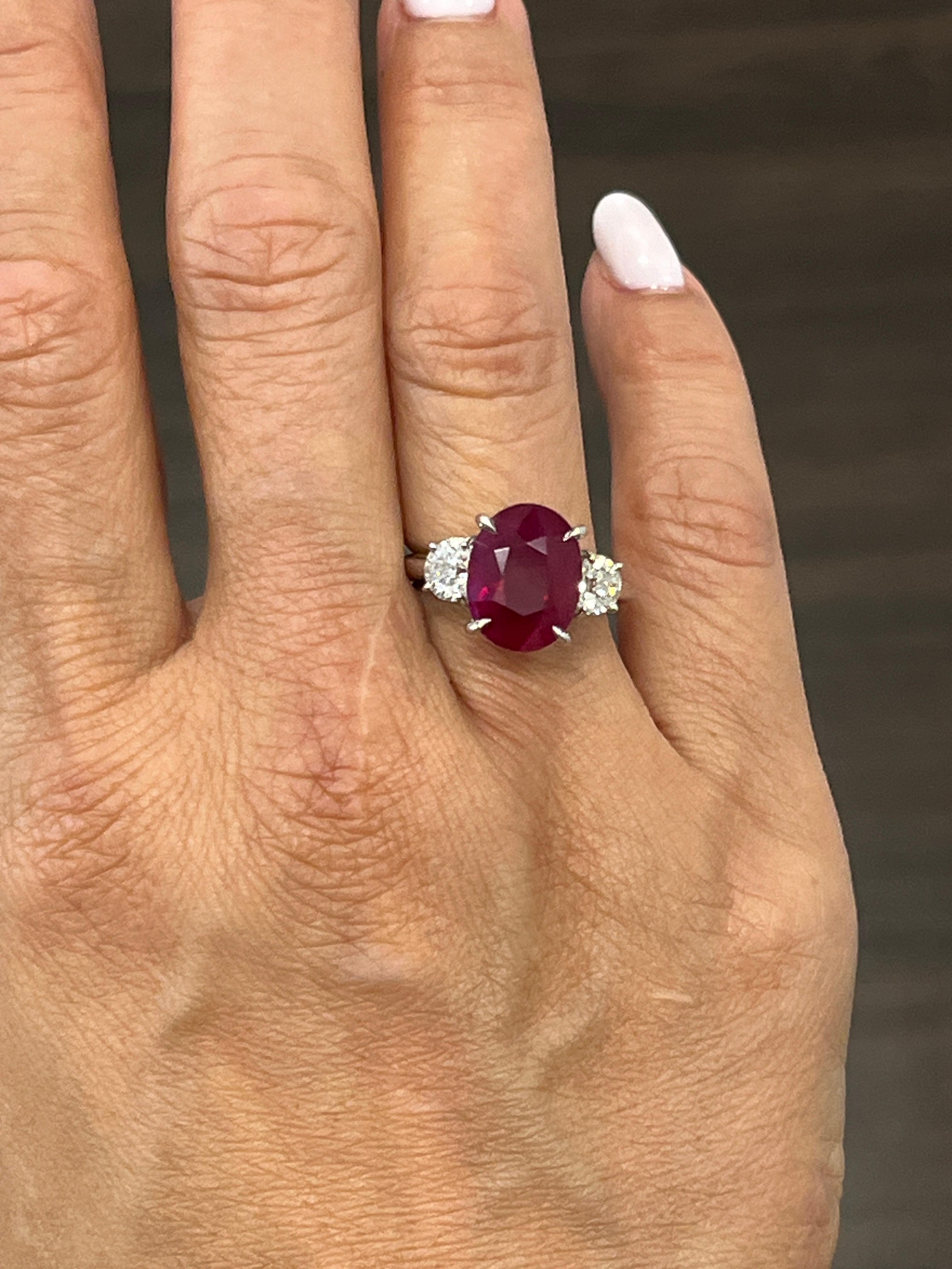Ring mit 8,01 Karat zertifiziertem natürlichem Burma-Rubin & Diamant (Ovalschliff)