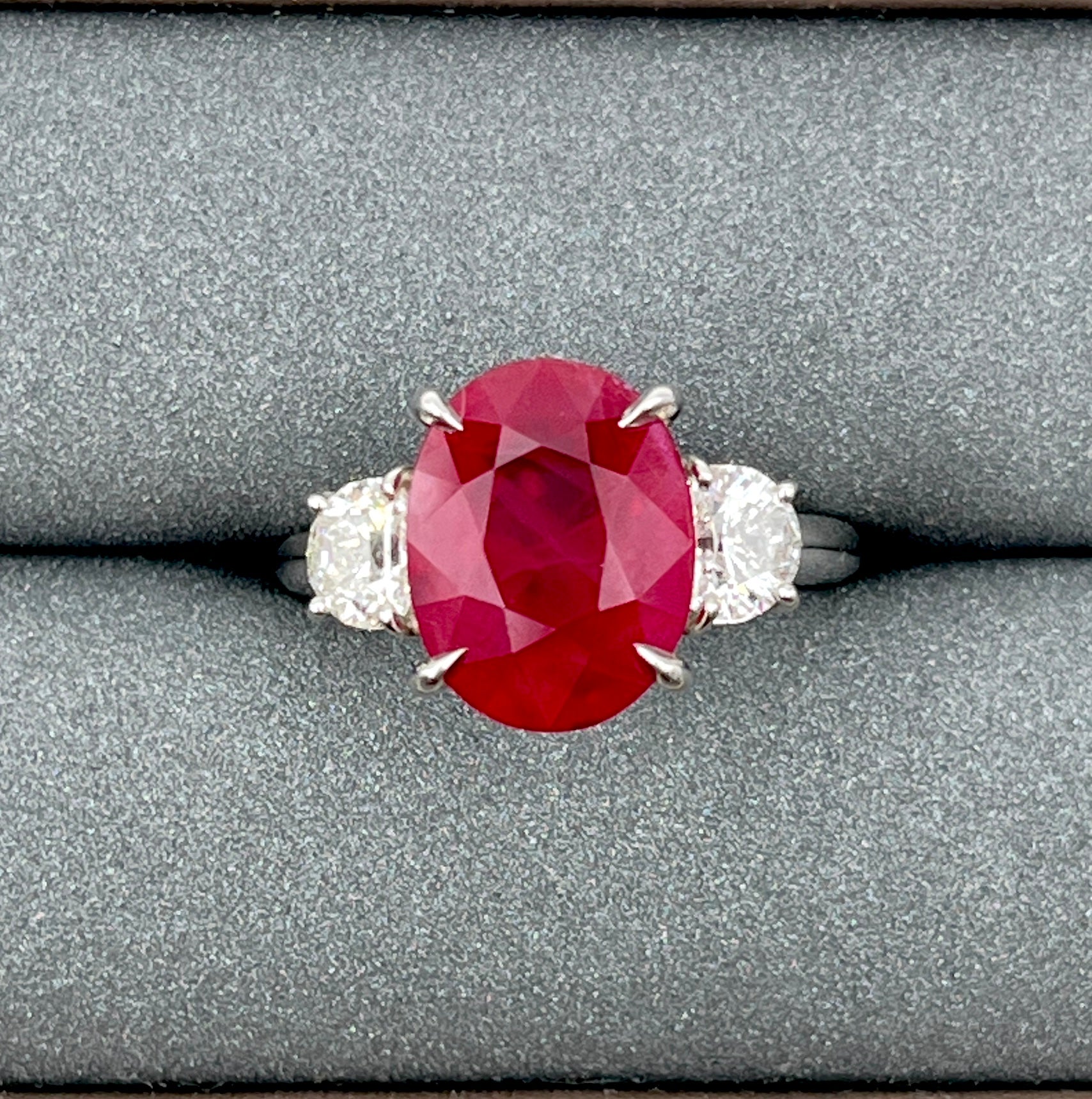 Ring mit 8,01 Karat zertifiziertem natürlichem Burma-Rubin & Diamant