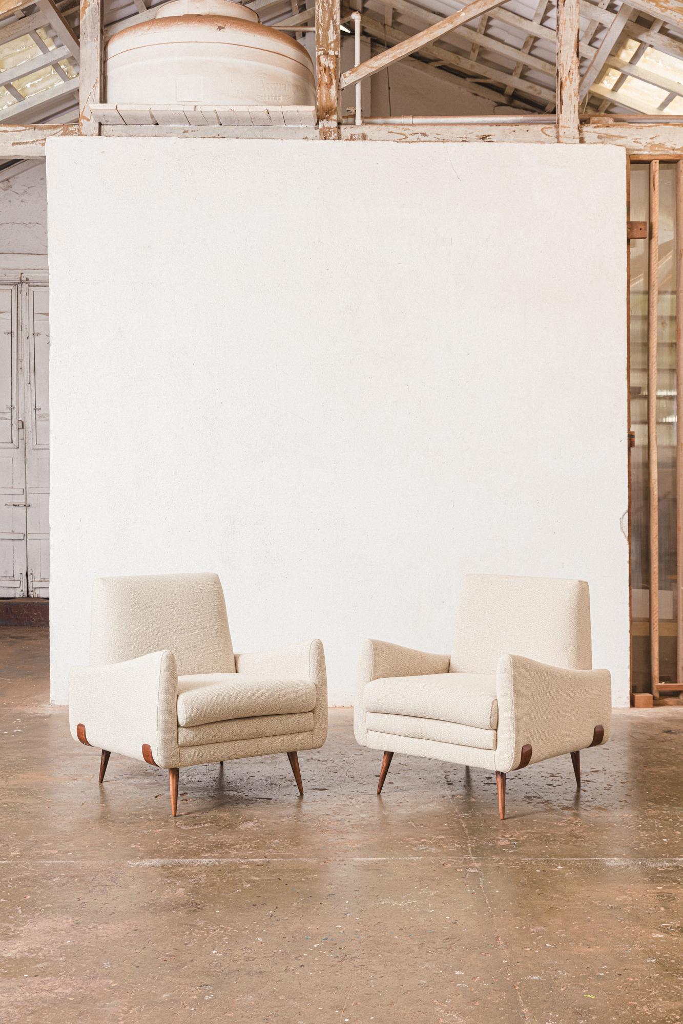 Brazilian 801 Lounge Chairs by Jorge Zalszupin For Sale