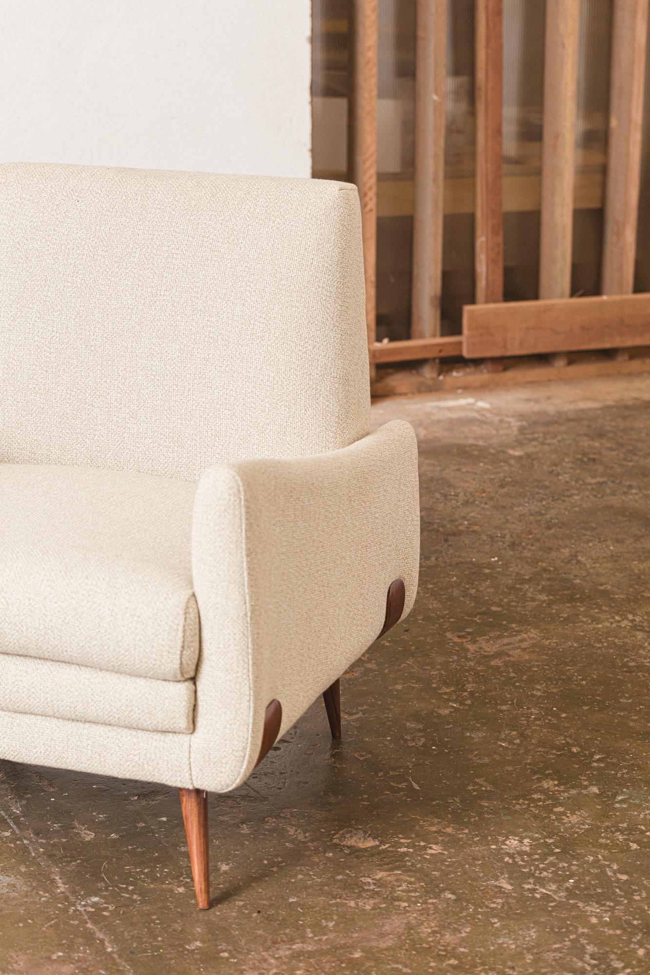 801 Lounge Chairs by Jorge Zalszupin In Good Condition For Sale In London, England