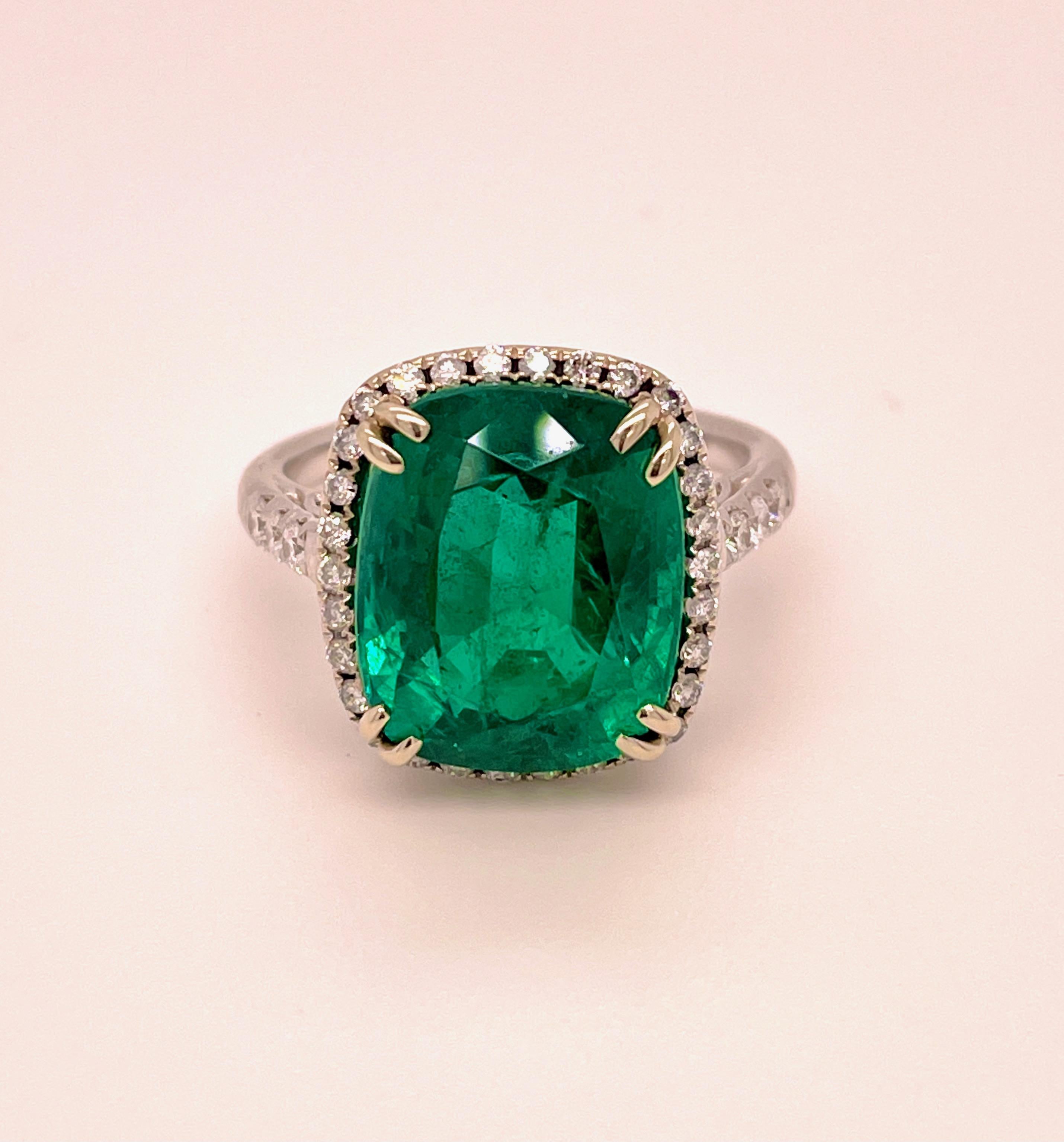 8.01ct Cushion Green Emerald & Diamonds Ring In New Condition For Sale In Calabasas, CA