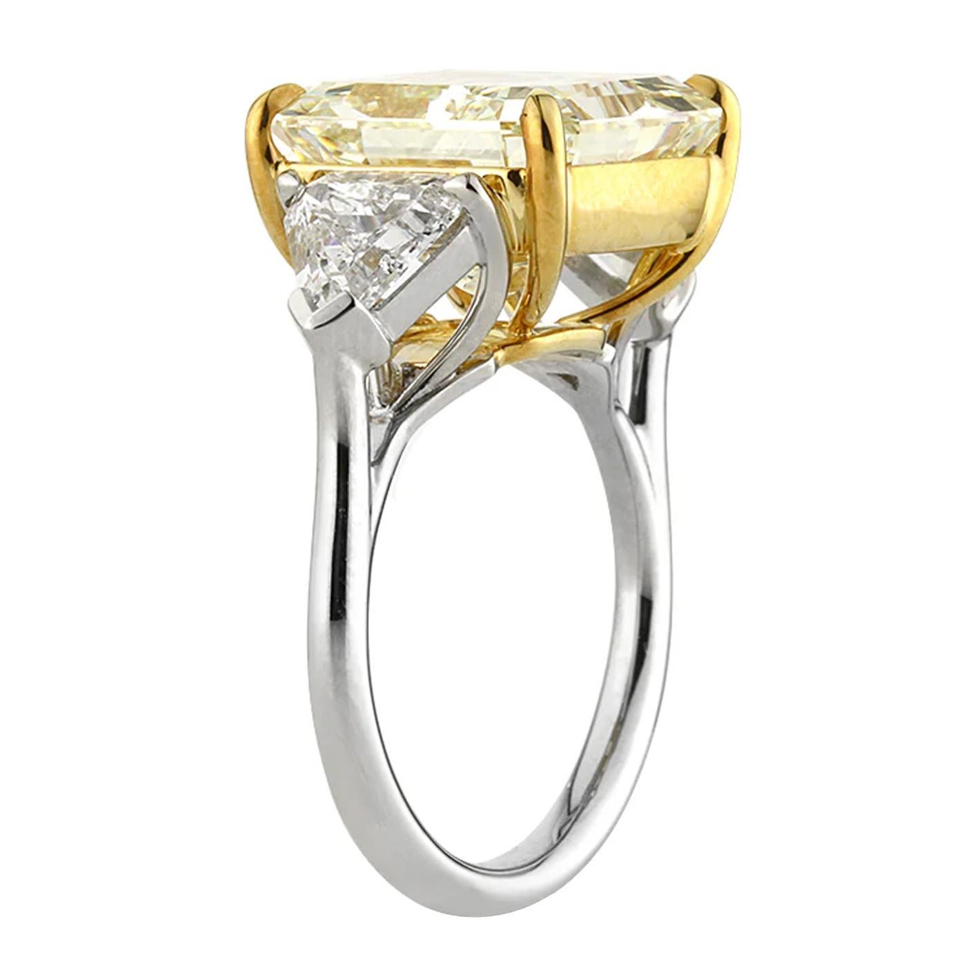 8,01 Karat GIA Kissenschliff Fancy Gelber 1,45 Karat Dreistein-Diamantring mit atemberaubendem Fancy-Diamant (Modernistisch) im Angebot