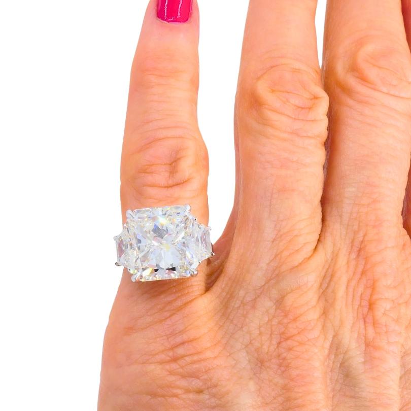 Bague à diamant de 8,02 carats certifiée par la GIA en or blanc 18k Bijoux modernes en vente 5