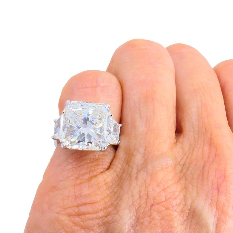 Bague à diamant de 8,02 carats certifiée par la GIA en or blanc 18k Bijoux modernes en vente 6