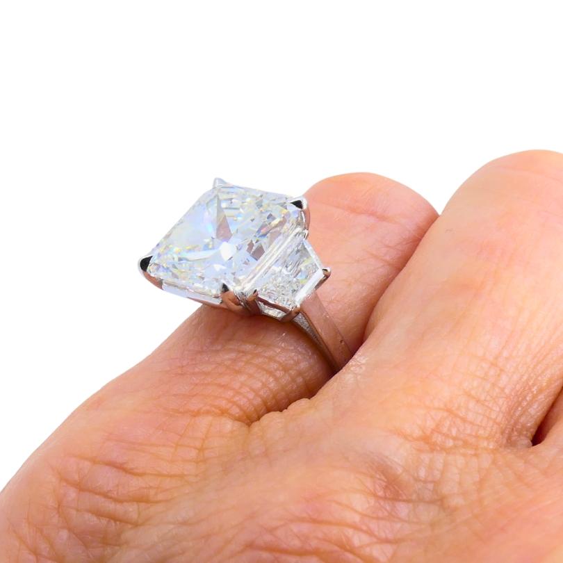 Bague à diamant de 8,02 carats certifiée par la GIA en or blanc 18k Bijoux modernes en vente 7