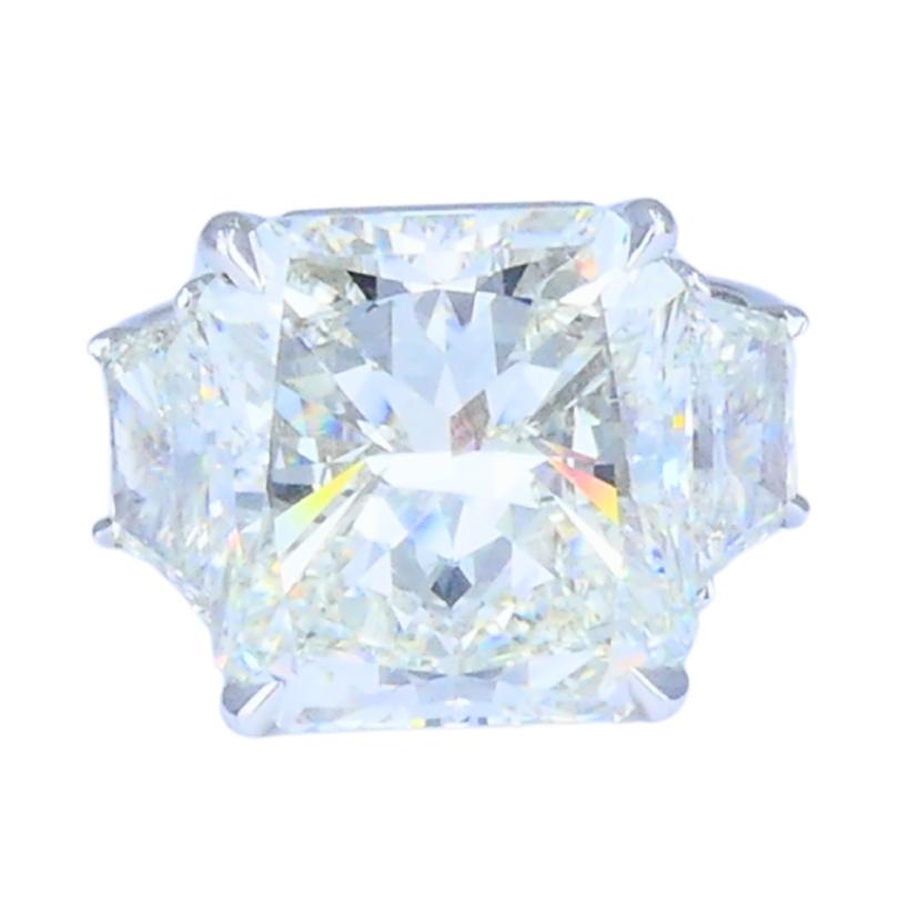 Bague à diamant de 8,02 carats certifiée par la GIA en or blanc 18k Bijoux modernes Excellent état - En vente à Beverly Hills, CA