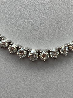 8,02 Karat Abgestufte runde Diamanten Riviere Tennis Halskette aus 18K Weißgold