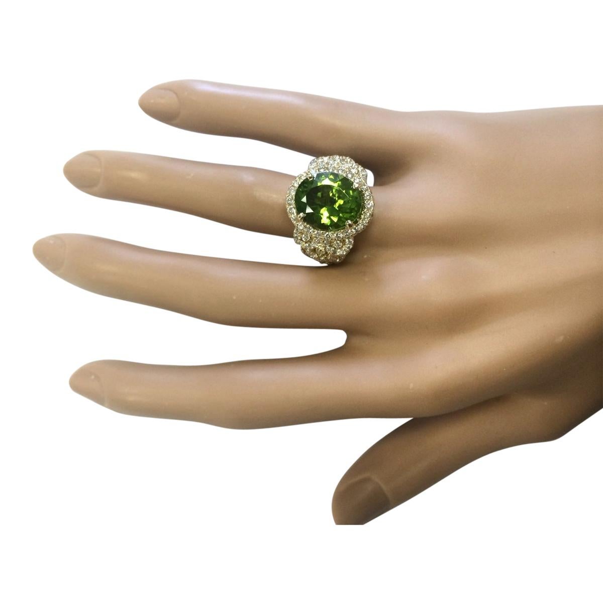 Natural Peridot 14 Karat Yellow Gold Diamond Ring In New Condition For Sale In Los Angeles, CA