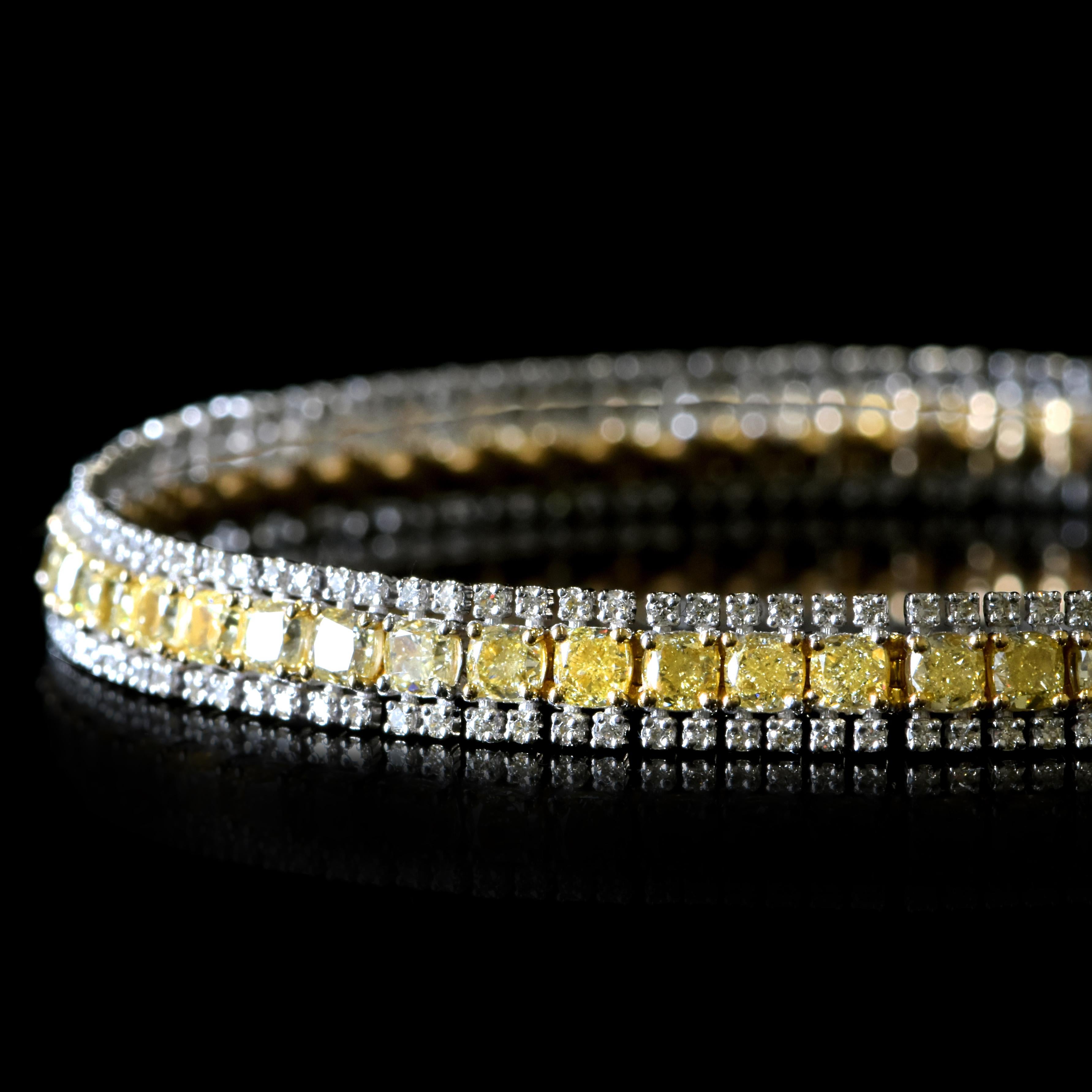Magnifique bracelet en or 18 carats contenant un total de 8,02 carats de diamants Natural Fancy Yellow. Les diamants ont été ornés et chéris tout au long de l'histoire de l'humanité et remontent à des milliers d'années. Ils sont classés 10 sur