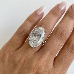 Anello con diamante ovale brillante da 8.03 carati certificato GIA in platino
