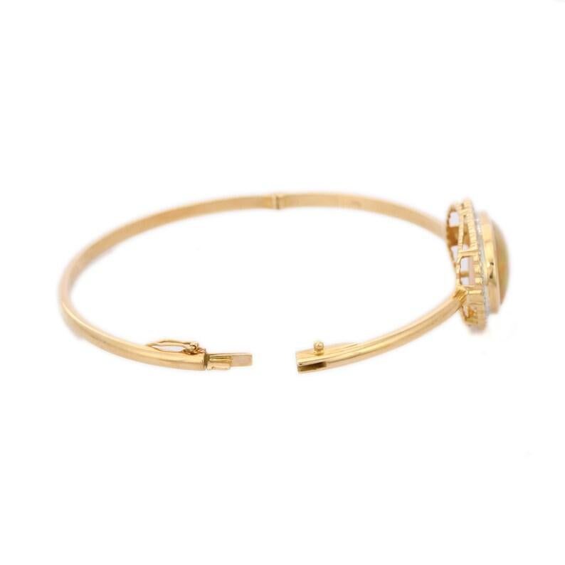 Pulsera apilable de diamantes con halo de ópalo de 8,03 quilates en oro amarillo macizo de 18 quilates Cabujón en venta