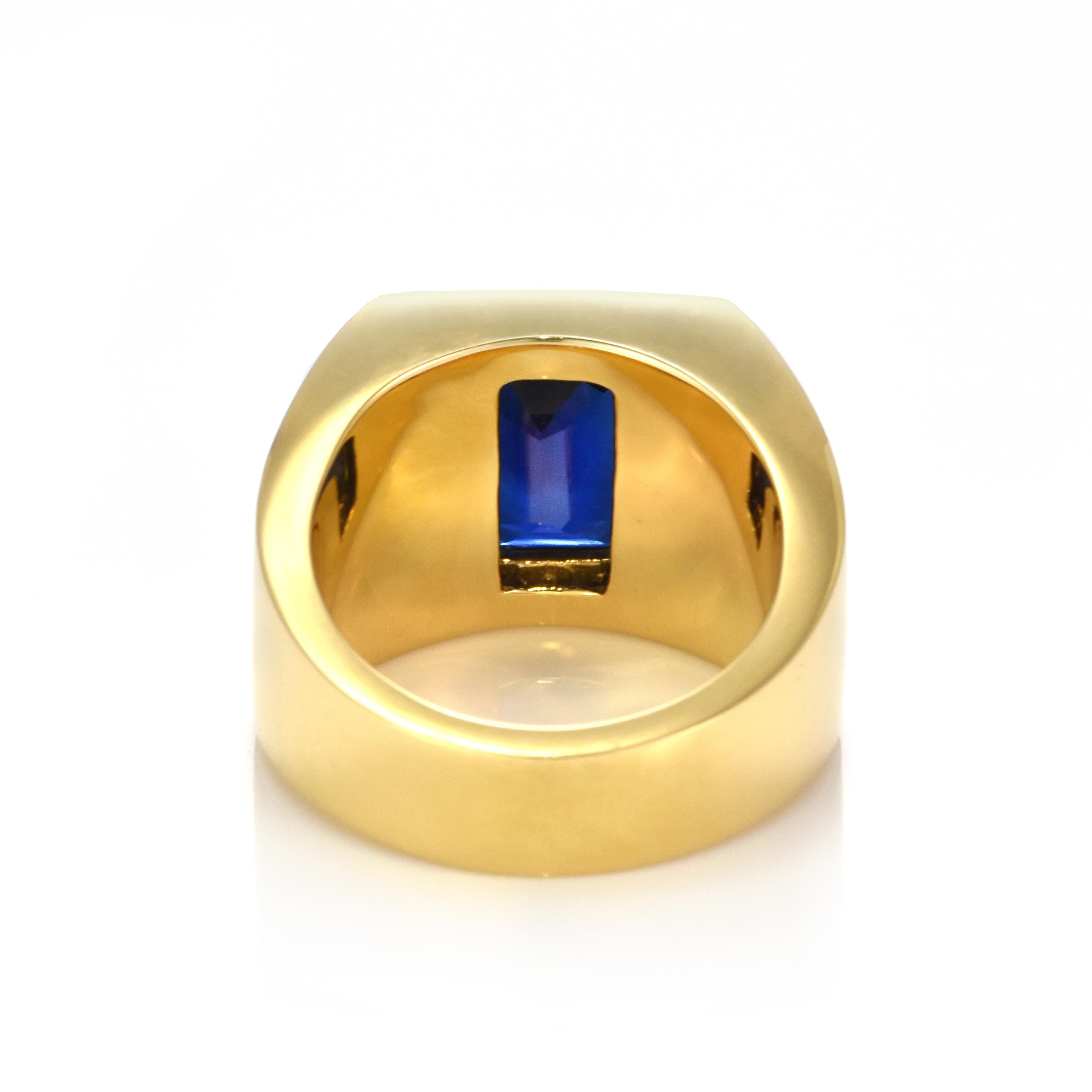 8.04 Carat Natural Blue Sapphire and Diamond Ring Made in 18 Karat Gold For Sale 1