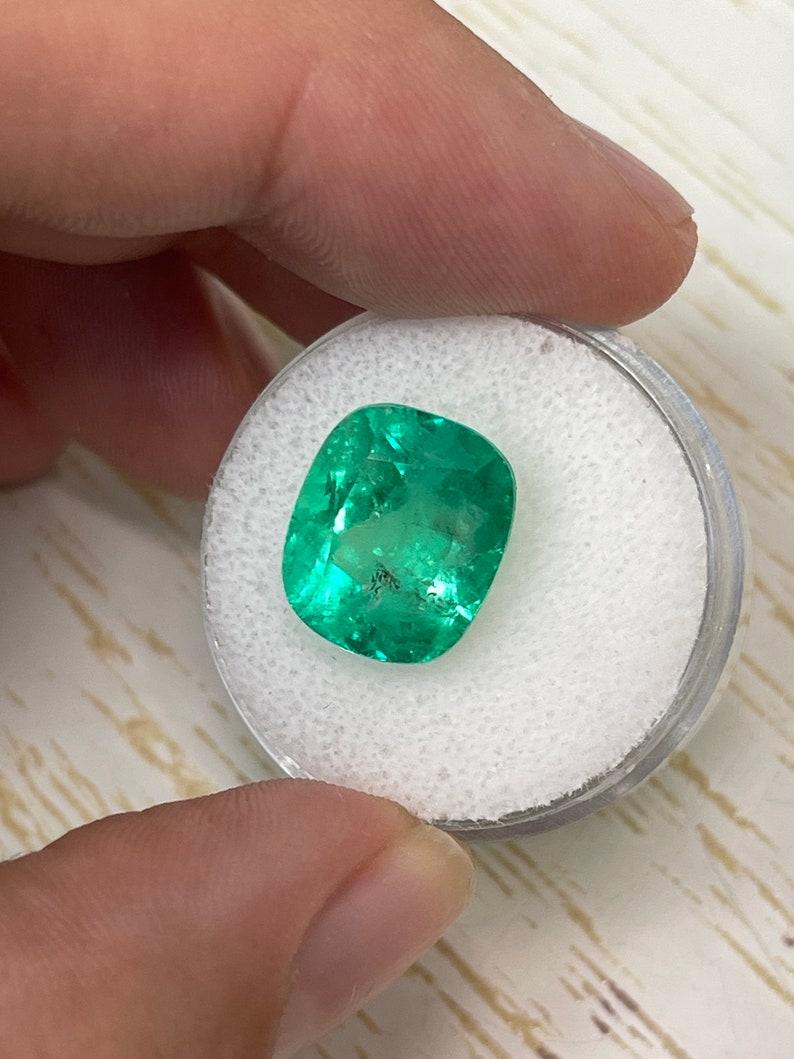 8.04 Carat Yellowish Green Colombian Emerald - Muzo Cushion Cut Genuine Gem In New Condition For Sale In Jupiter, FL