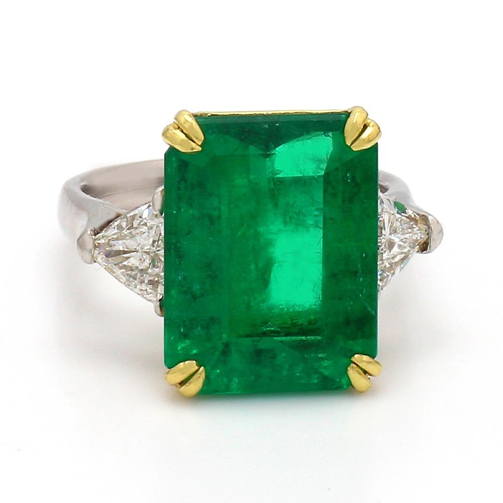 8,04ct Smaragdschliff Kolumbianischer Smaragd Ring für Damen oder Herren im Angebot