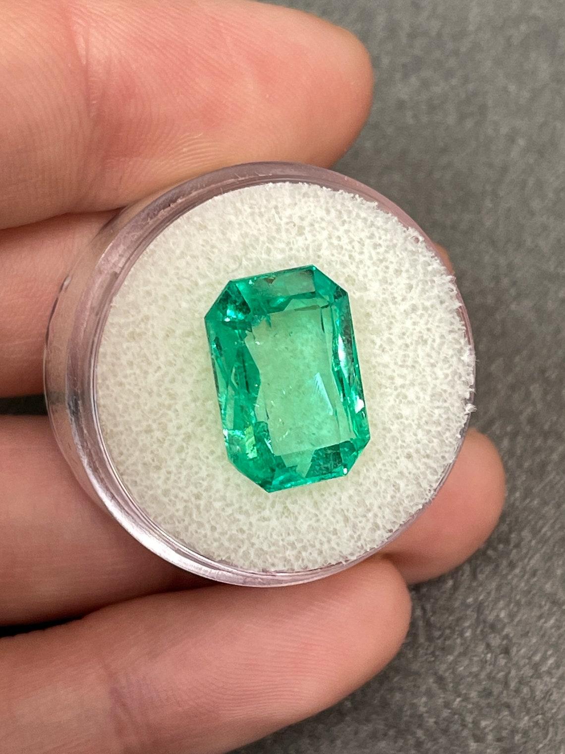 Stone: Emerald
Weight: 8.04-carats
Shape: Emerald Cut
Clarity: Transparent
Luster: Excellent
Color: Green
Measurements: 14.90mm x 10.55mm
Geographic Origin: Colombia
Treatment: Natural, Oiling

Comments: Due to their growth conditions in nature and