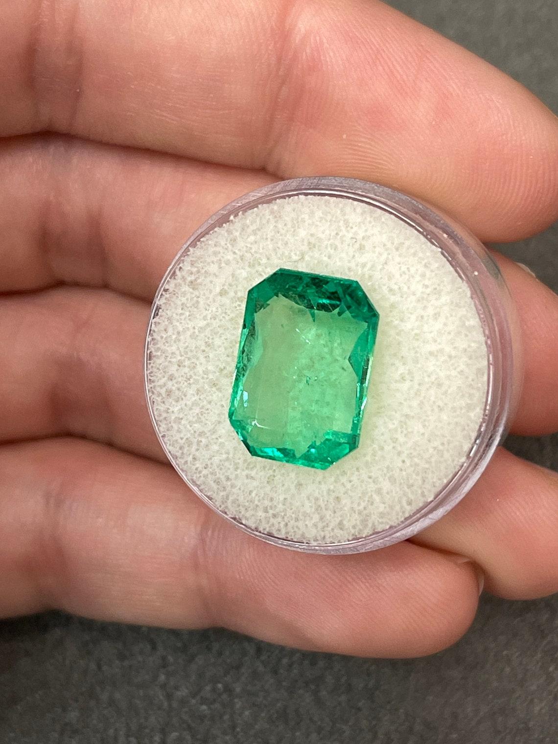 Modern 8.04ct Large Medium Green Classic Emerald Cut Colombian Gem Genuine May For Sale