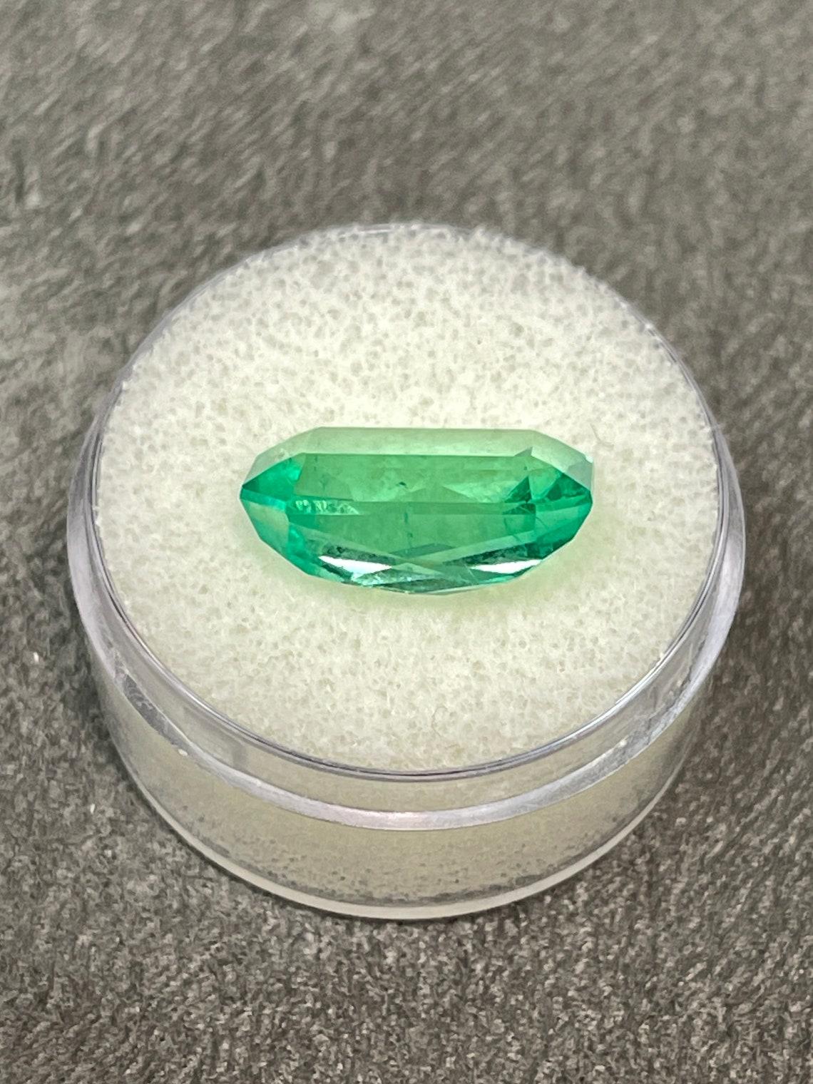 8.04ct Large Medium Green Classic Emerald Cut Colombian Gem Genuine May In New Condition For Sale In Jupiter, FL