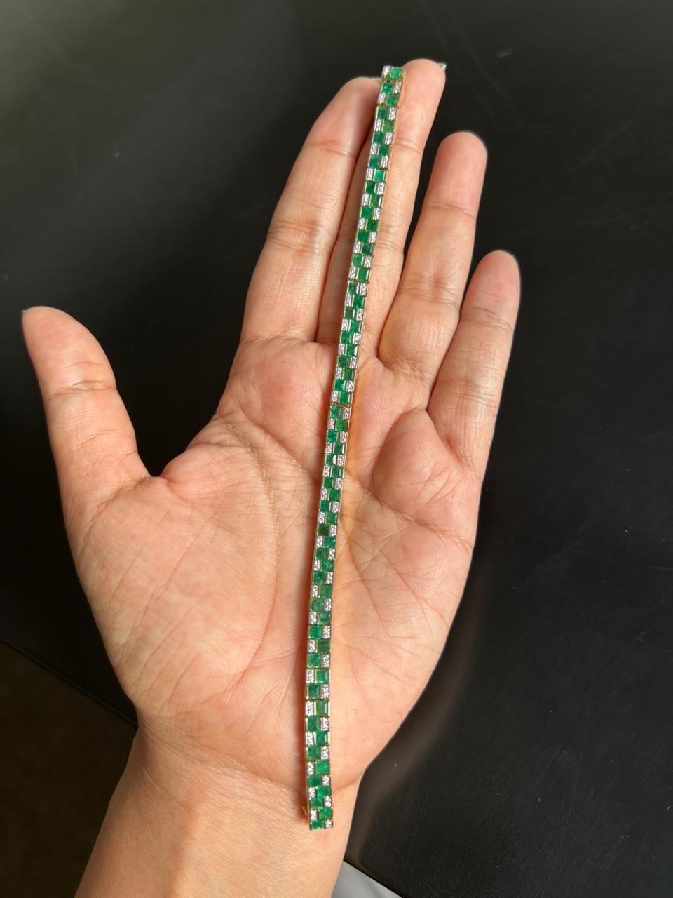 8,05 Karat Smaragd Altschliff und Diamant-Armband in 18 Karat Weißgold (Alteuropäischer Brillantschliff) im Angebot