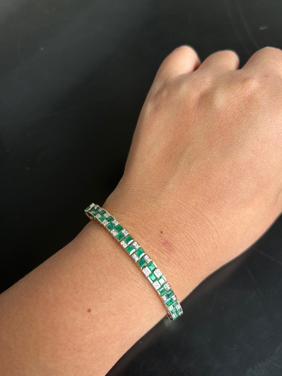 8,05 Karat Smaragd Altschliff und Diamant-Armband in 18 Karat Weißgold im Zustand „Neu“ im Angebot in Bangkok, TH