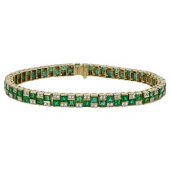 8.05 Carat Emerald Old Cut And Diamond Bracelet In 18 Karat White Gold
