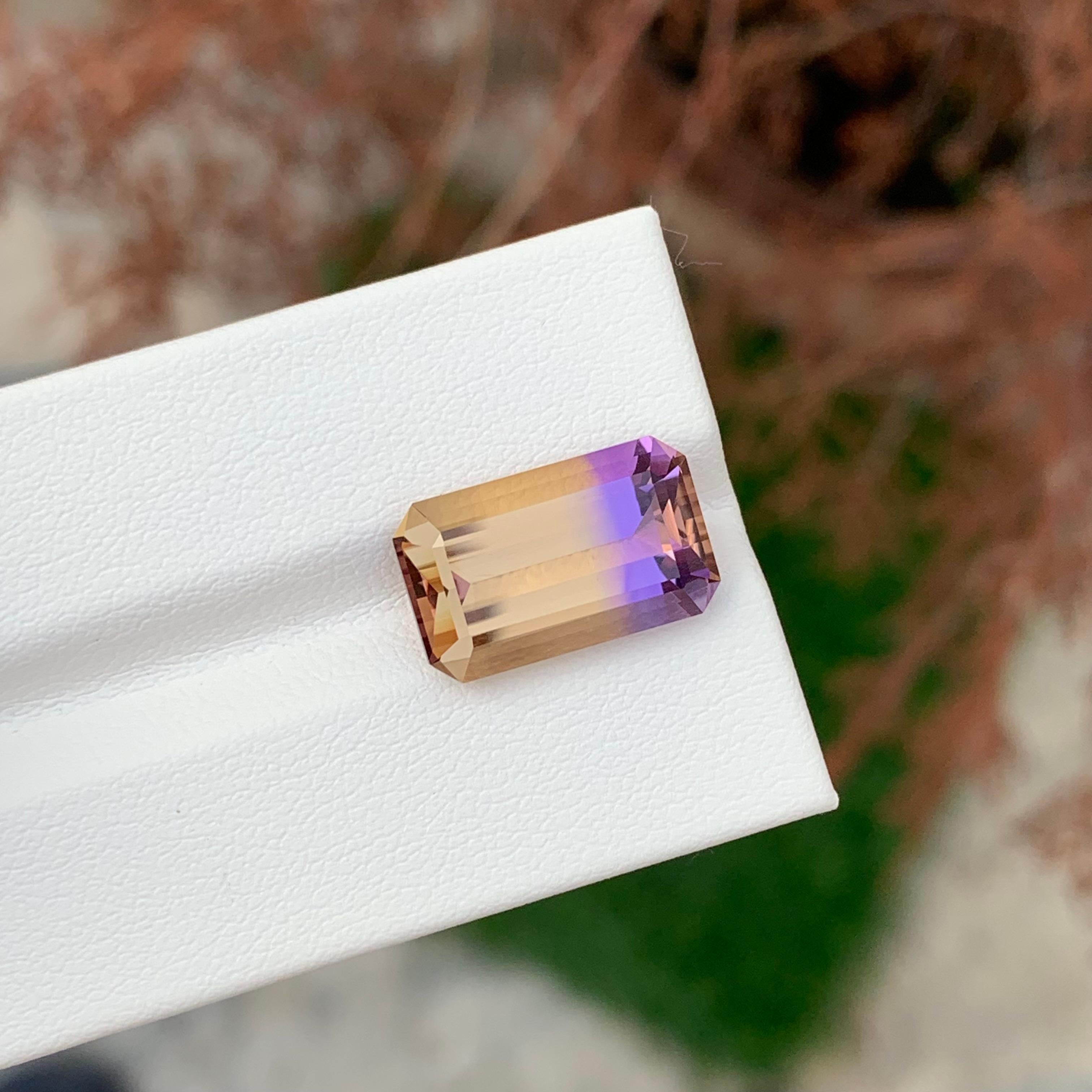 Facettierter Ametrin

Gewicht: 8,05 Karat
Abmessungen; 16 x 9,8 x 7 mm
Herkunft: Brasilien 
Farbe: Lila & Gelb
Die Form: Smaragd 
Behandlung: Nicht
Bescheinigung: Auf Anfrage
.
Der Ametrin ist ein einzigartiger und fesselnder Edelstein, der eine