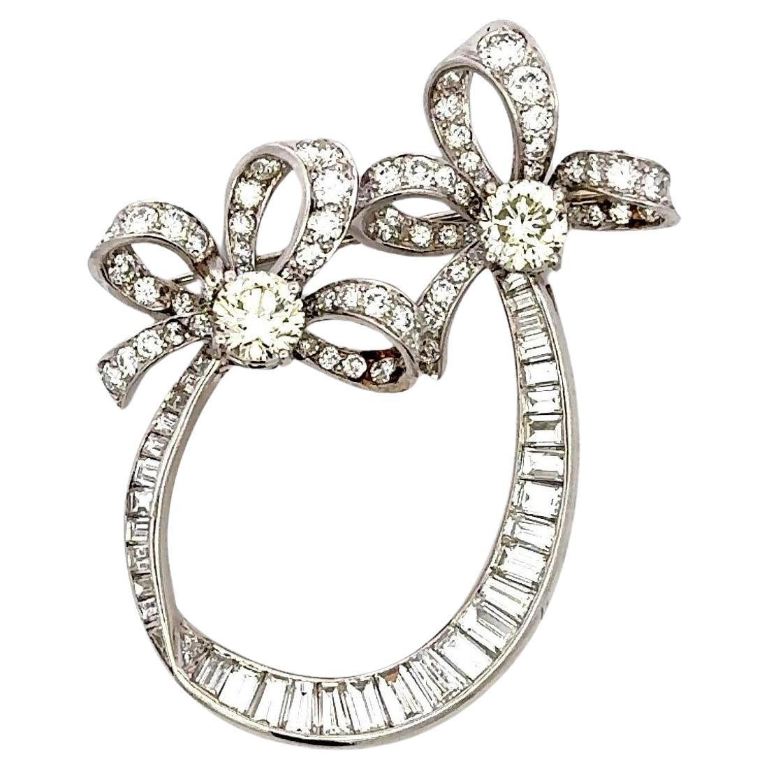 Spilla in platino da 8,05 carati con diamante rotondo brillante O-I VS e a forma di baguette in vendita