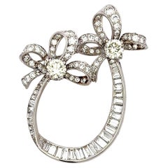 Spilla in platino da 8,05 carati con diamante rotondo brillante O-I VS e a forma di baguette