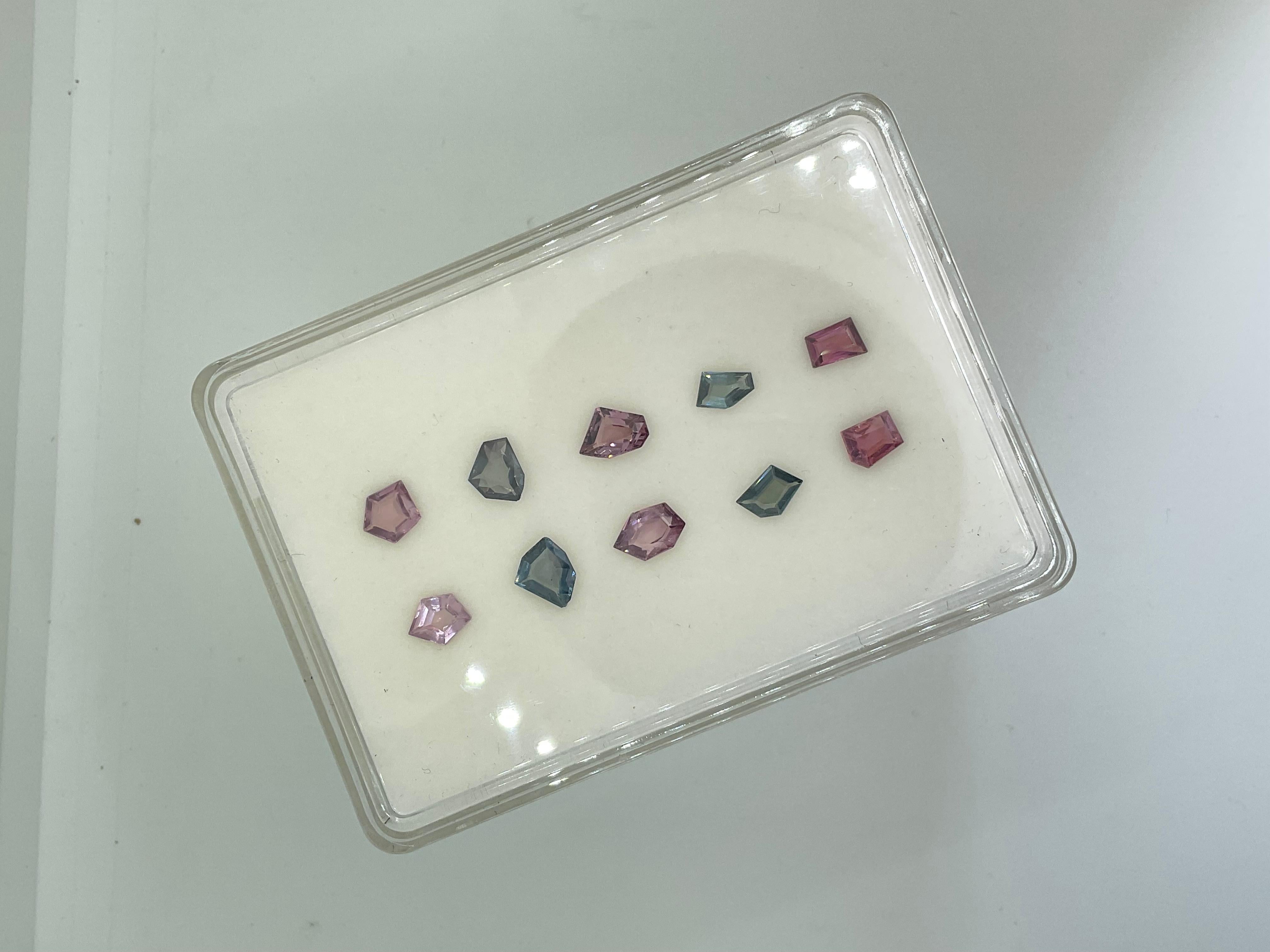 Pierre naturelle de 8.05 carats de taille fantaisie en spinelle grise et rose pour la haute joaillerie Neuf - En vente à Jaipur, RJ