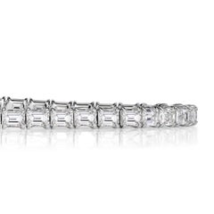 Bracelet de tennis en or blanc 18 carats avec diamant taille émeraude de 8,06 ct.