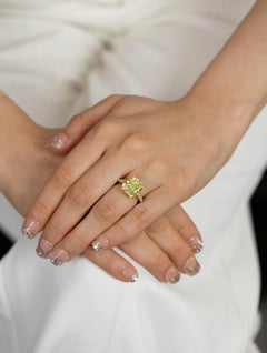 8.07 Carat Radiant Diamond Ring Fancy Yellow 18K Gold Rare Fancy-Color Splendour