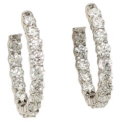 Boucles d'oreilles avec anneau articulé en or 14 carats, 8.07 carats de diamants ronds et brillants.