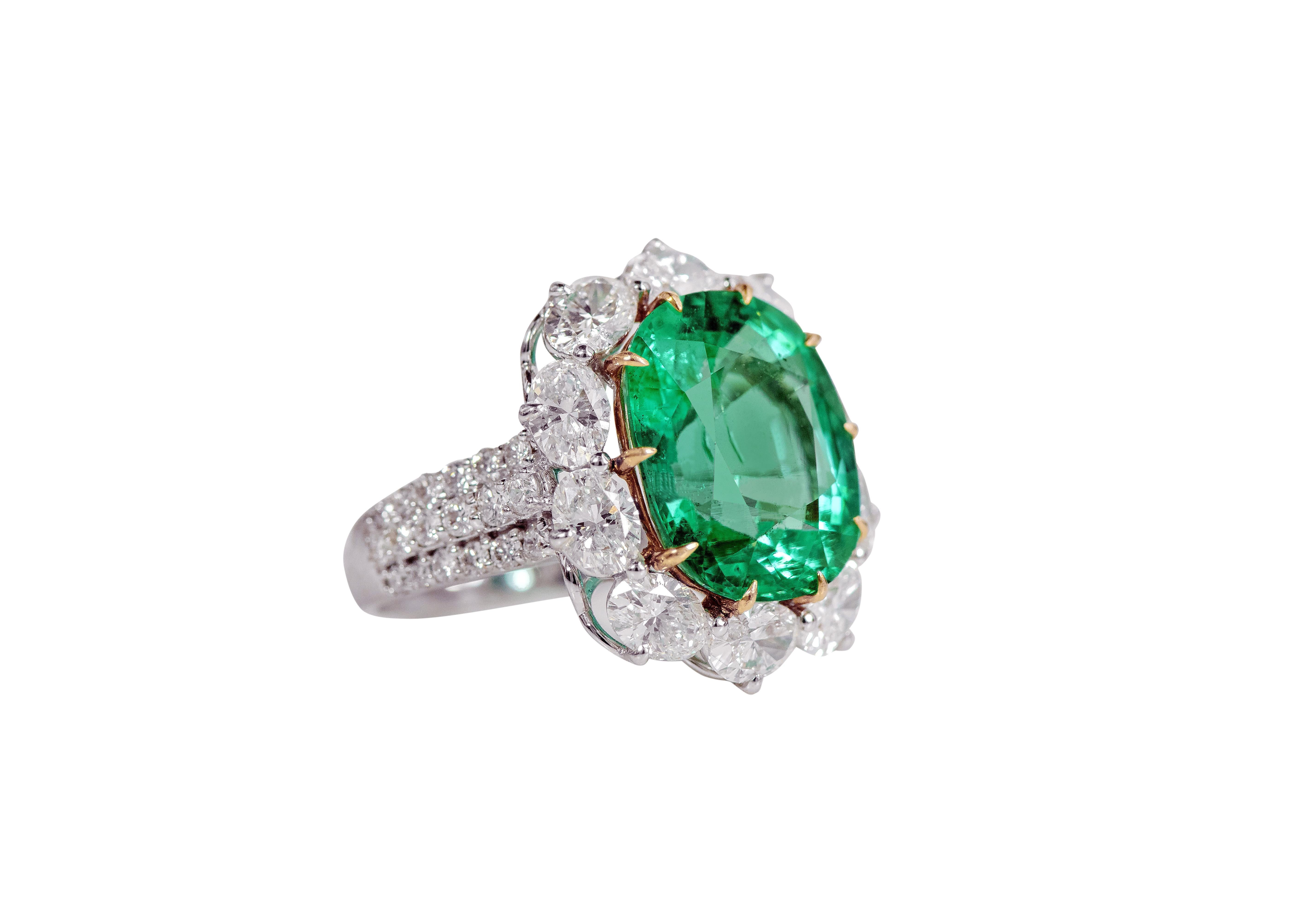  18 Karat Gold 8.08 Carat Natural Emerald with Diamond Cluster Cocktail Ring 

This classic cluster ring design is elevated with the use of solitaire oval cut diamonds surrounding the exemplary celadon cushions-oval solitaire emerald. It speaks