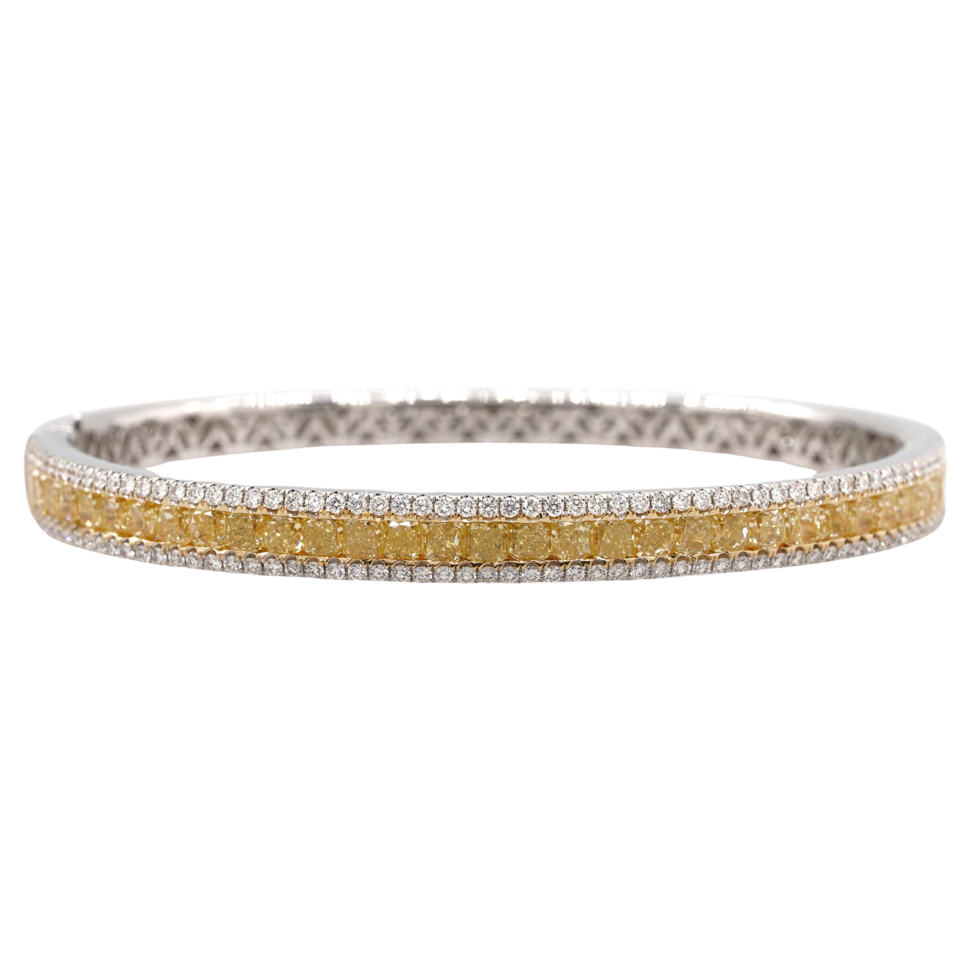 Bracciale con diamanti gialli e diamanti bianchi da 8,08 carati in oro bianco 18K