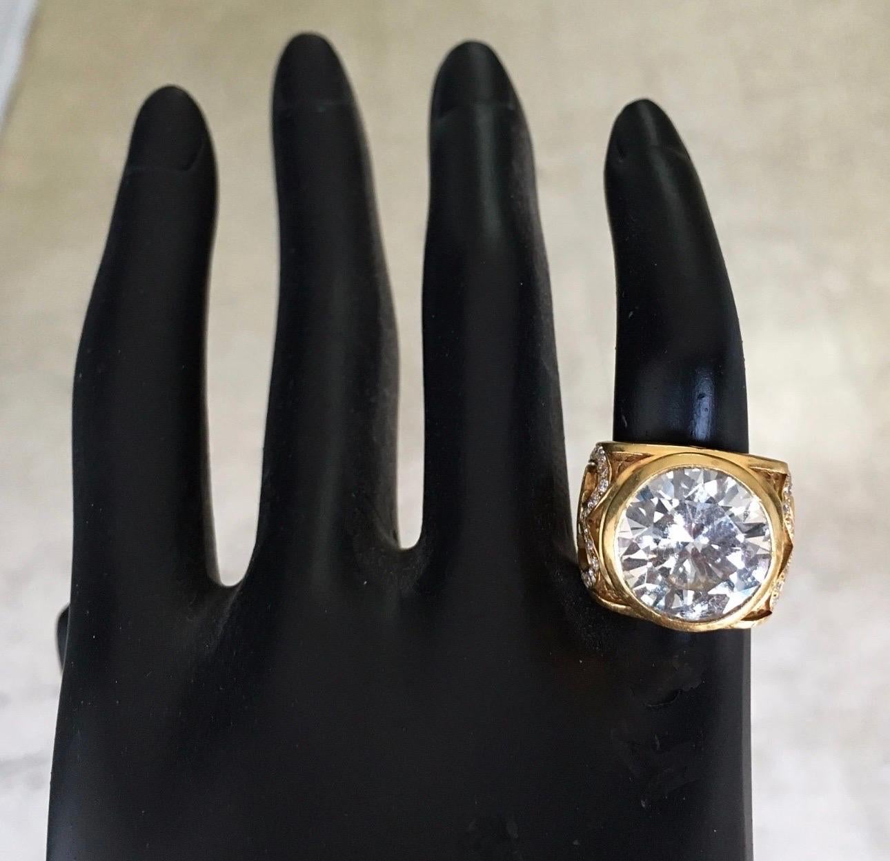 Taglio rotondo 8,08 ct Diamante rotondo GIA N VS2 Anello da uomo Anello da uomo unico e personalizzato!  Grande, Grande. in vendita
