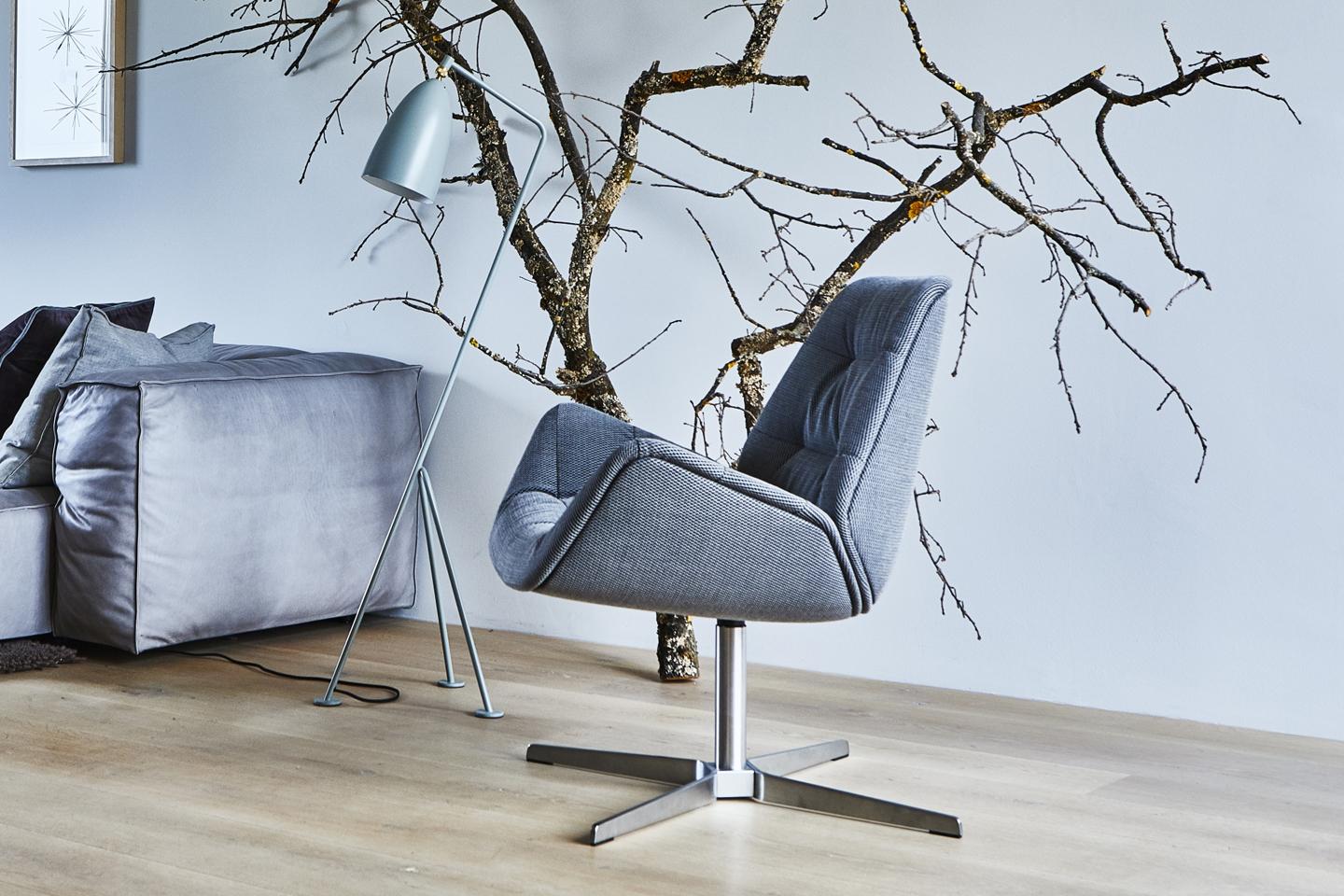 XXIe siècle et contemporain Fauteuil de salon pivotant en cuir 808 avec pouf conçu par Formstelle en vente