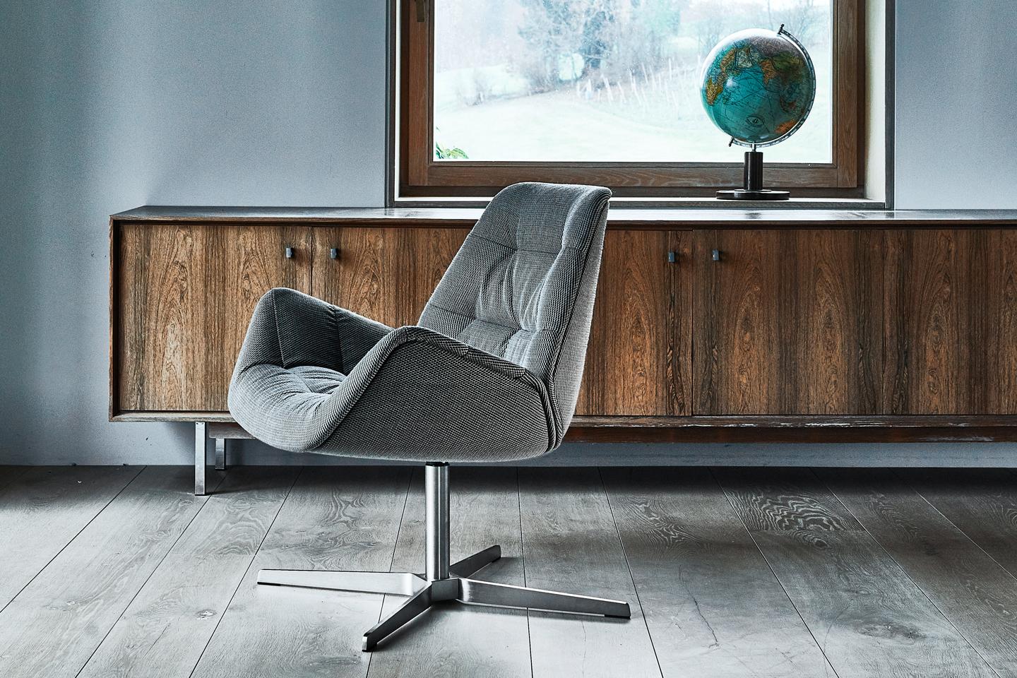 Fauteuil de salon pivotant en cuir 808 avec pouf conçu par Formstelle en vente 3