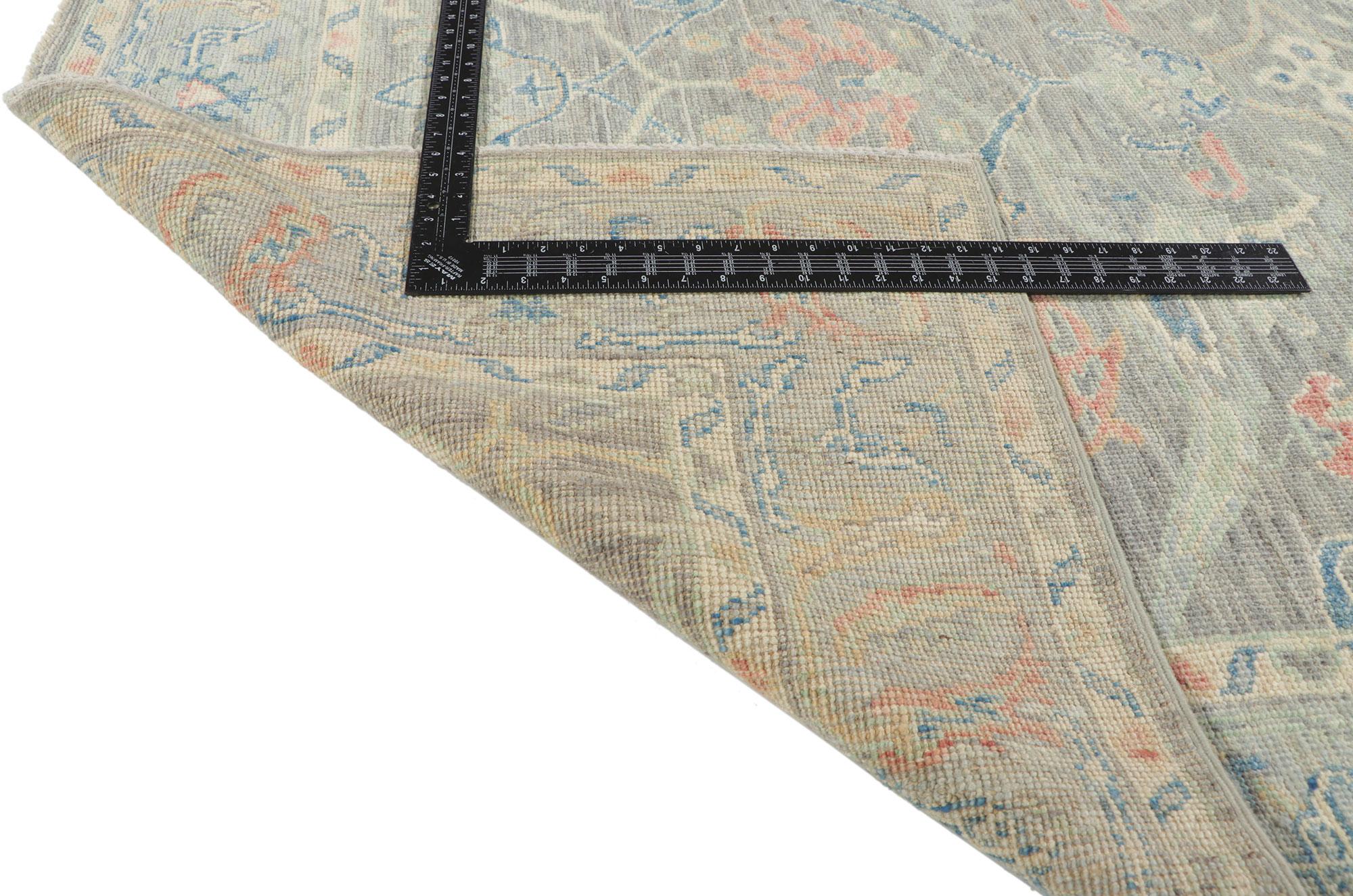 Oushak-Teppich im modernen Stil mit weichen Farben im Zustand „Neu“ im Angebot in Dallas, TX