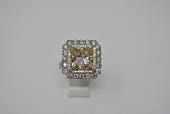 Anello da cocktail con diamante taglio principessa marrone chiaro da 8,09 carati in platino