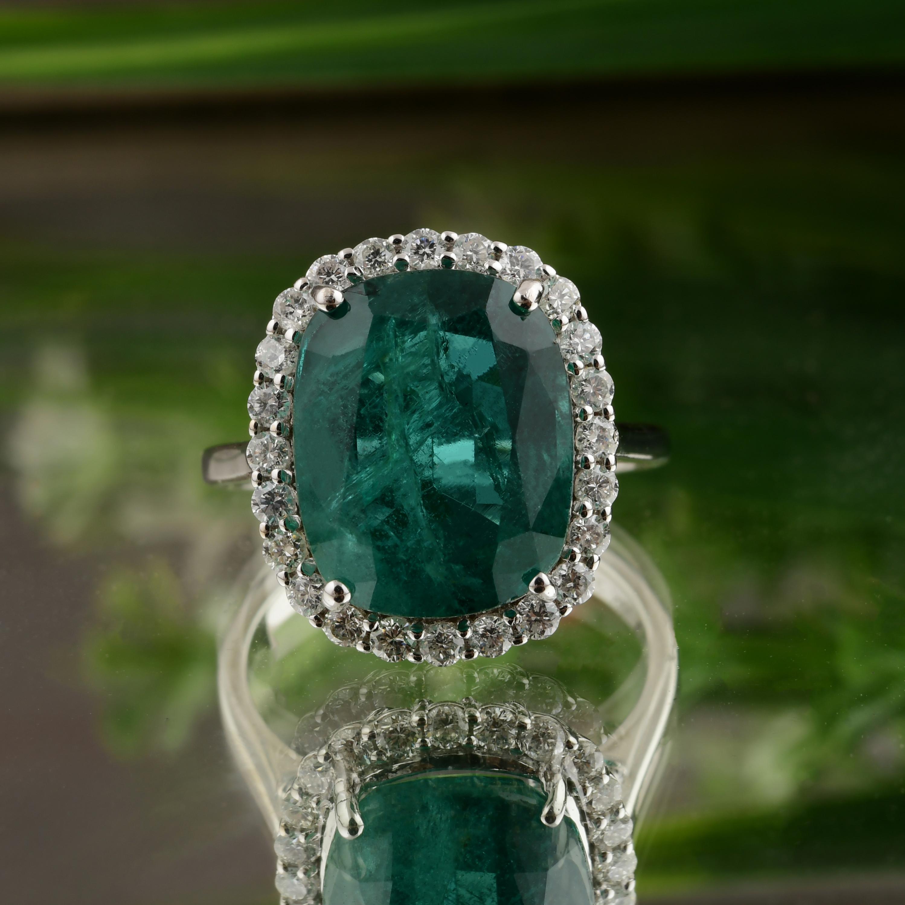 En venta: 8.09 Quilates Esmeralda Zambiana Diamante Halo Anillo de Cóctel Oro Blanco 14k Regalo de Bodas  5