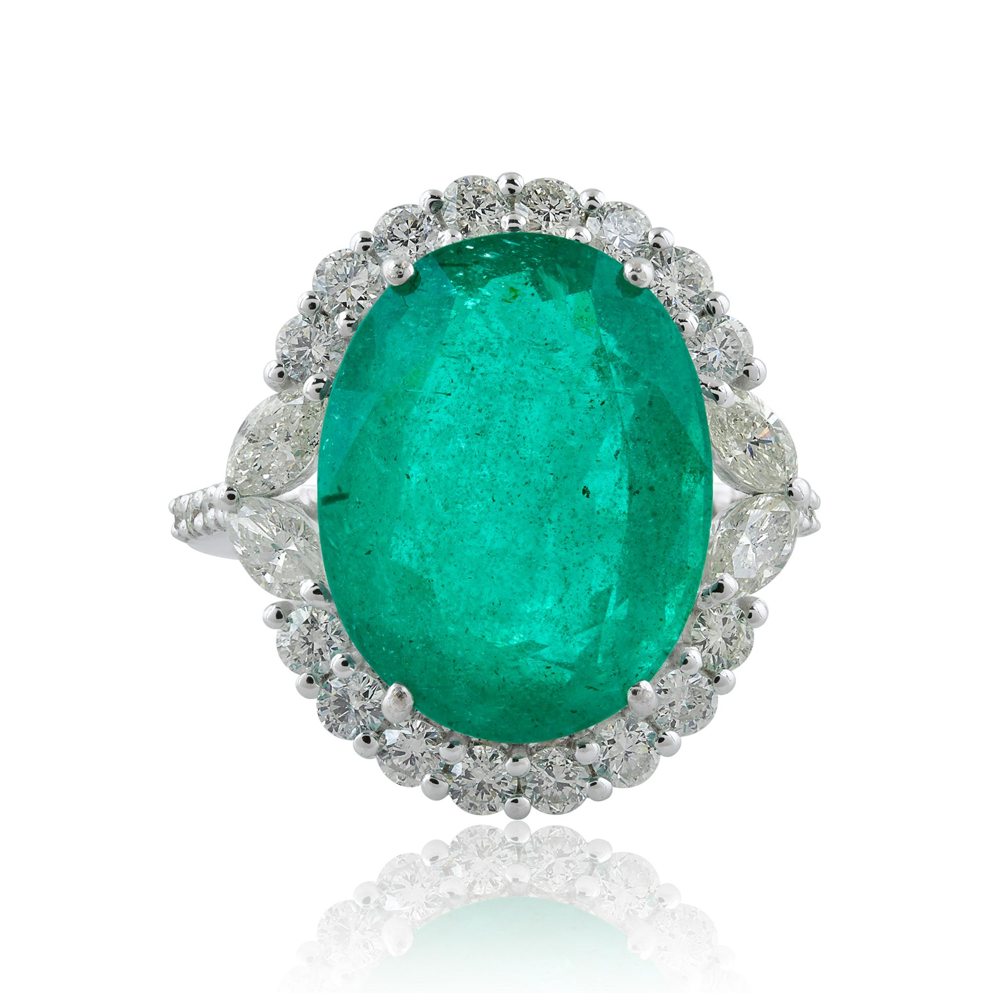 Im Angebot: 8,09 Karat sambischer Smaragd 1,55 Karat diamantener Halo-Cocktailring 18 Karat Weißgold () 5