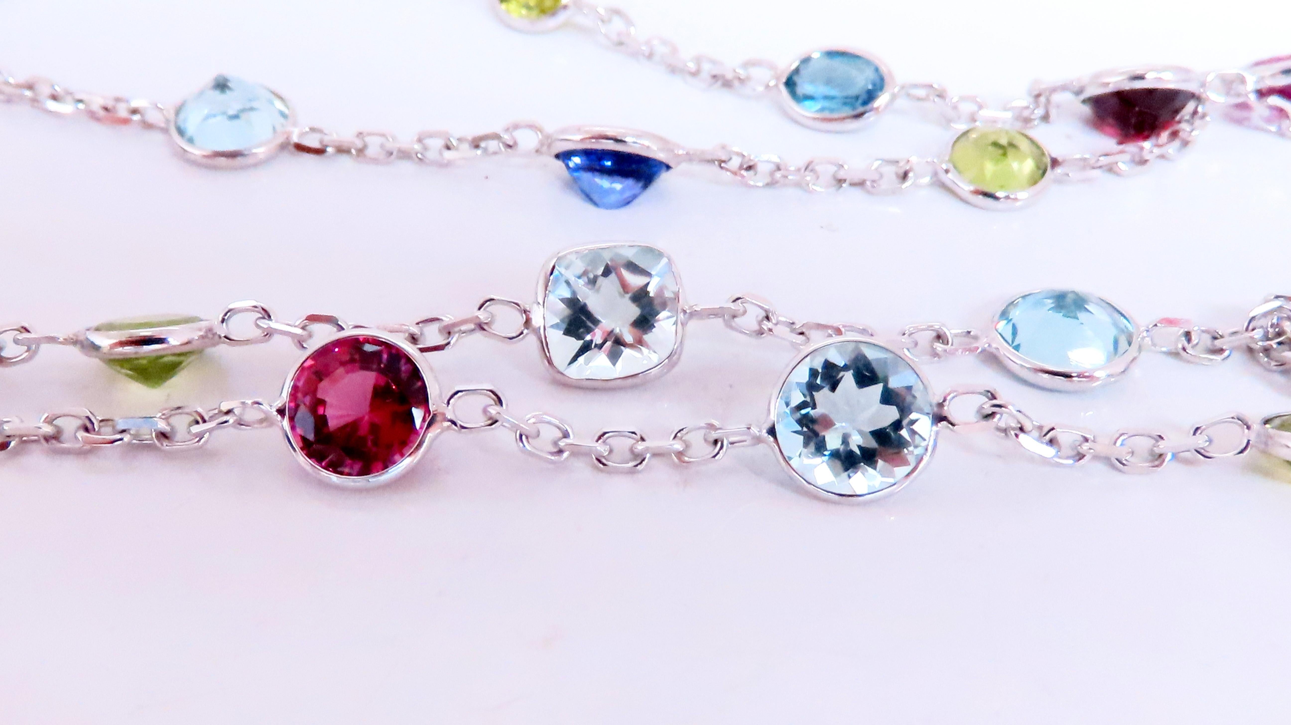 splendida linea di gemme a doppio involucro
acquamarine naturali con taglio rotondo, ovale e a cuscino
tormaline pendenti, granati e tanzaniti
pulito chiarezza trasparenza 
Oro bianco 14kt 
 24 grammi 44 pollici di lunghezza
Valutazione di $8.000,00
