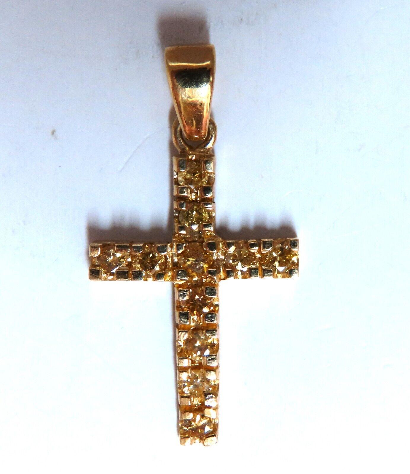 Taille ronde Pendentif croix en or 14 carats avec diamants jaunes fantaisie naturels de 0,80 carat en vente