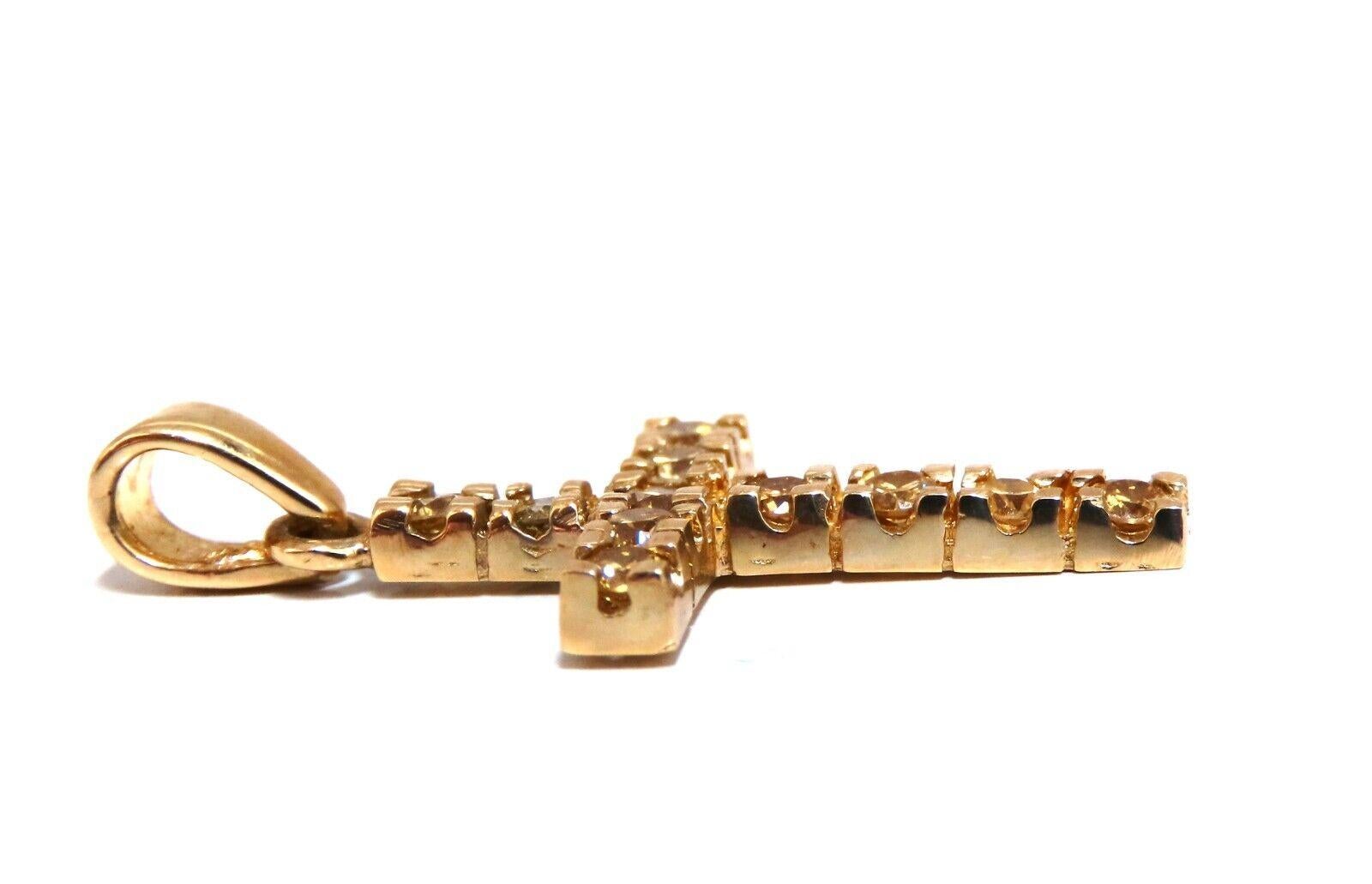 Pendentif croix en or 14 carats avec diamants jaunes fantaisie naturels de 0,80 carat Unisexe en vente