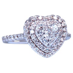 Anello con cuore a grappolo di diamanti tondi naturali da .80ct 14kt G/Vs