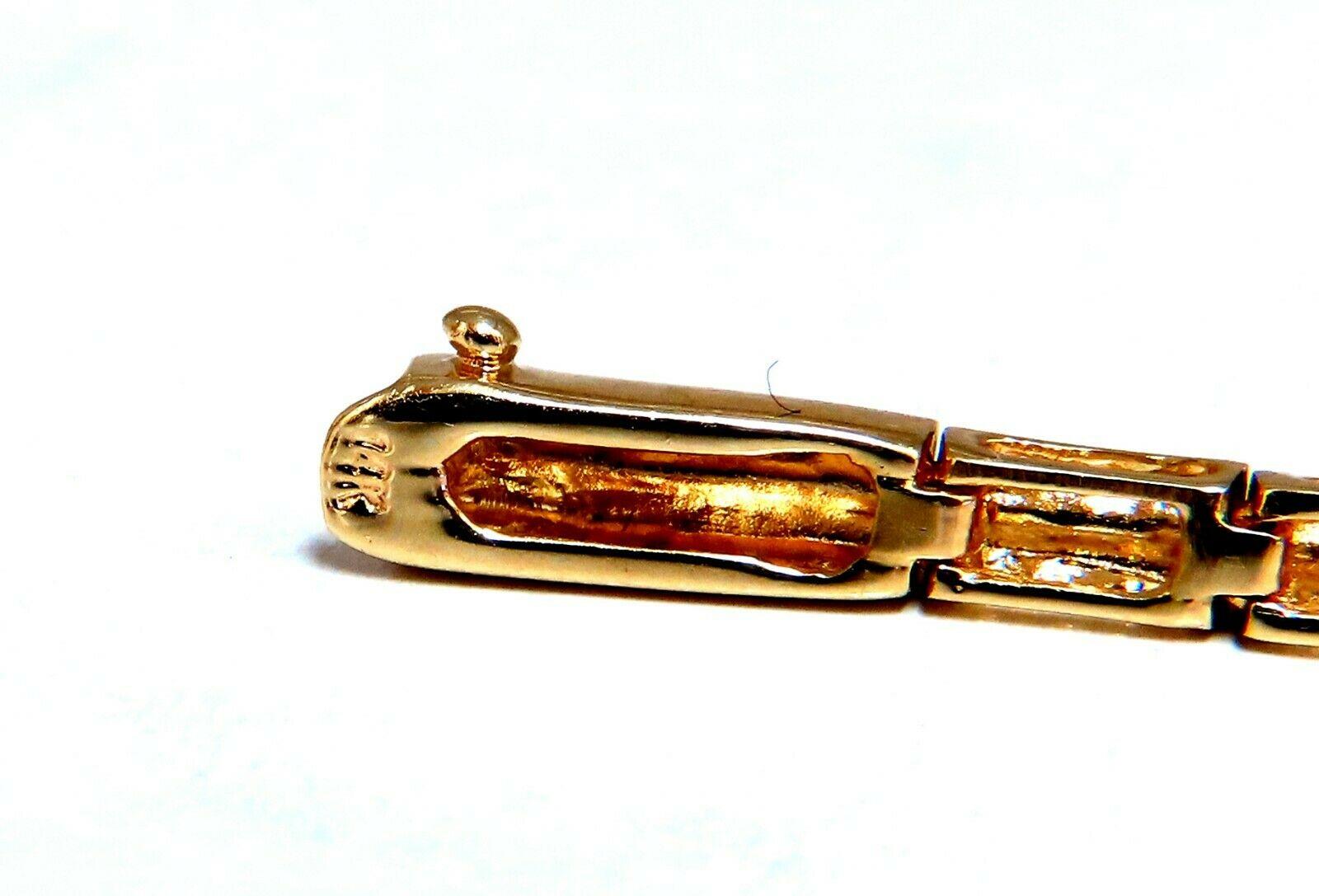 Rubino e diamante  Baguette Vintage.

.80ct. Bracciale con rubino naturale e diamante da 33 carati.

Rounds, tagli completi 

Chiarezza pulita

Rossi trasparenti e vivaci.

Giri e tagli completi Diamanti:

Colore H chiarezza Vs-2

Oro giallo 18kt.