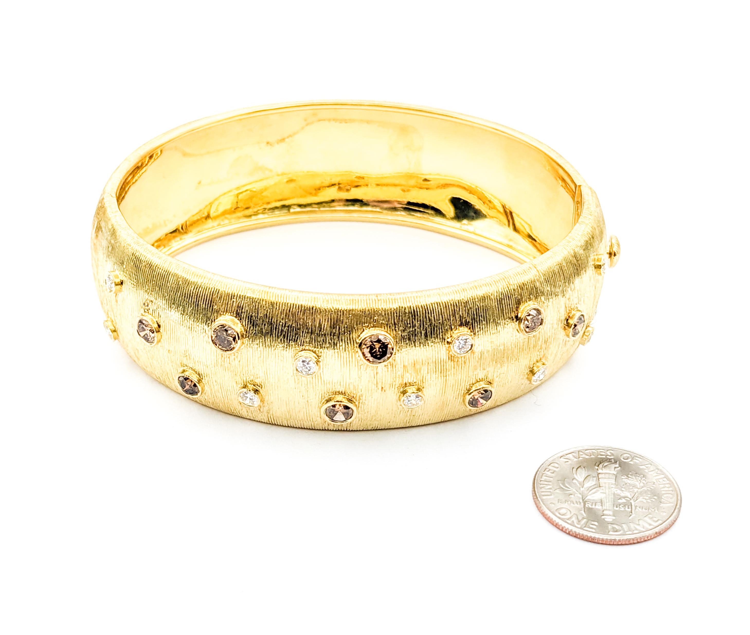 Modern .80ctw Brown Diamond & .36ctw White Diamond Hinged Bangle Bracelet In Yellow Gol For Sale