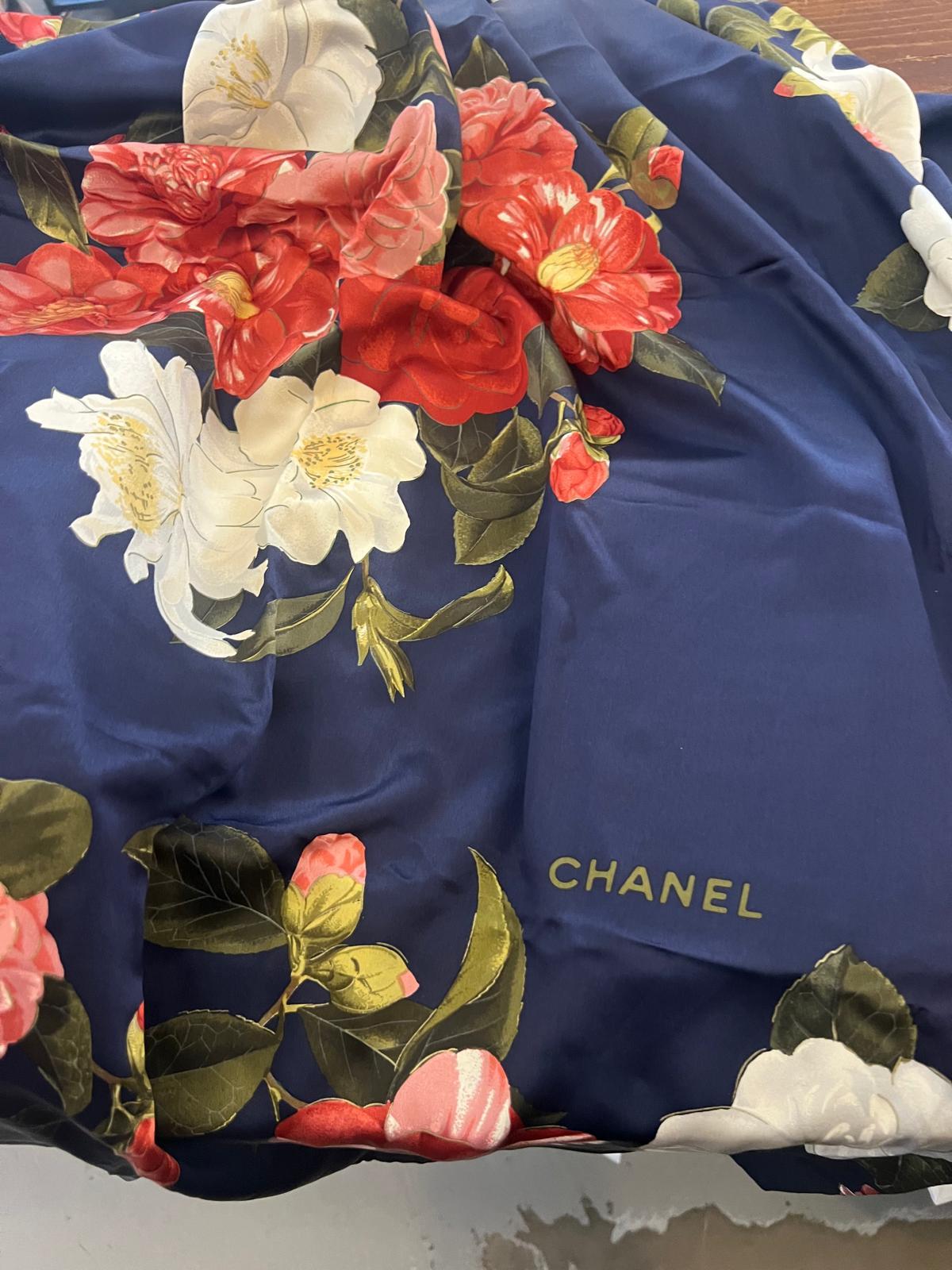 Women's or Men's 80es Chanel maxi silk scarf dark b400lue with flower pattern For Sale