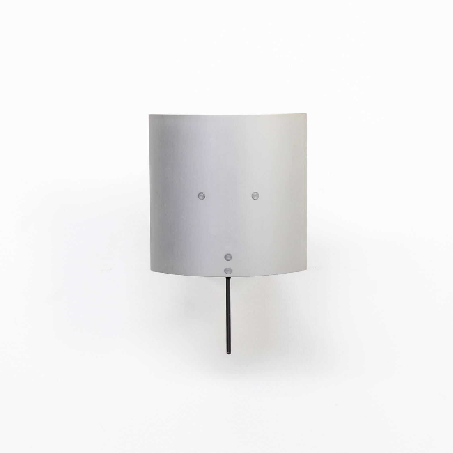 1980s Antonio Citterio ‘Enea’ wall lamp for Artemide. Designed in 1981 the wall lamp ‘enea’ has been one of the masterpieces by Antonio Citterio. A design that is simple, elegant, and low profile. And gives the area a sophisticated and highly luxury